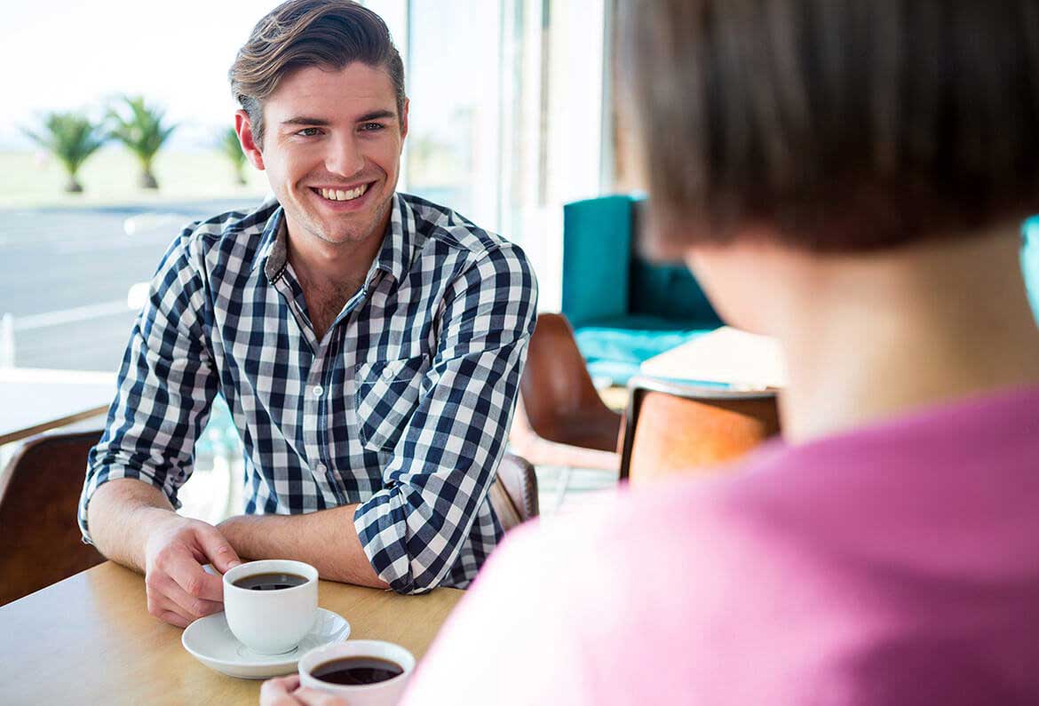 Tête-à-tête over a coffee with clients